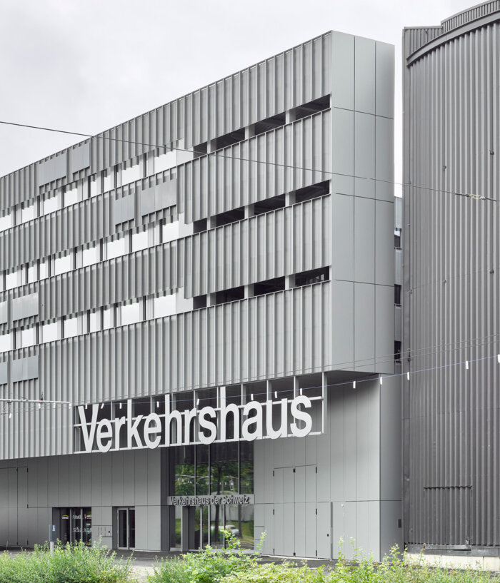Rood Luzern Verkehrshaus Schweiz Mehrzweckgebaude 01